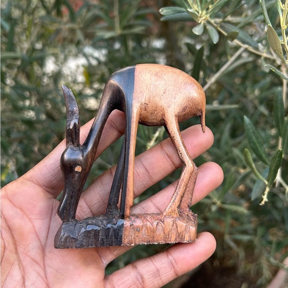 VTG Hand Carved Antelope feeding Sculpture π§π― Sz 3.5βx3β - Picture 2 of 4